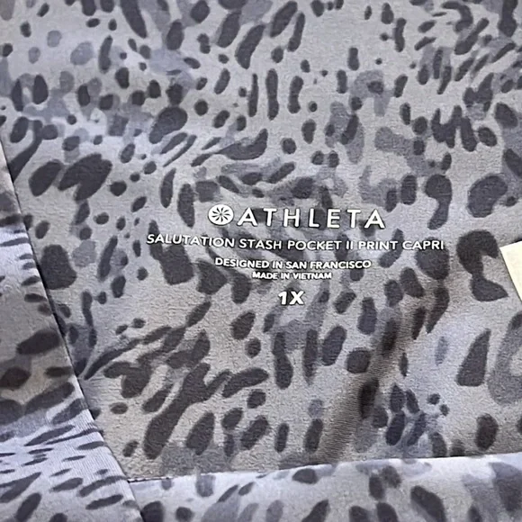 Women’s Athleta Salutation Stash Pocket Capri in Leopard Violet Purple NWT 1x - Picture 2 of 4